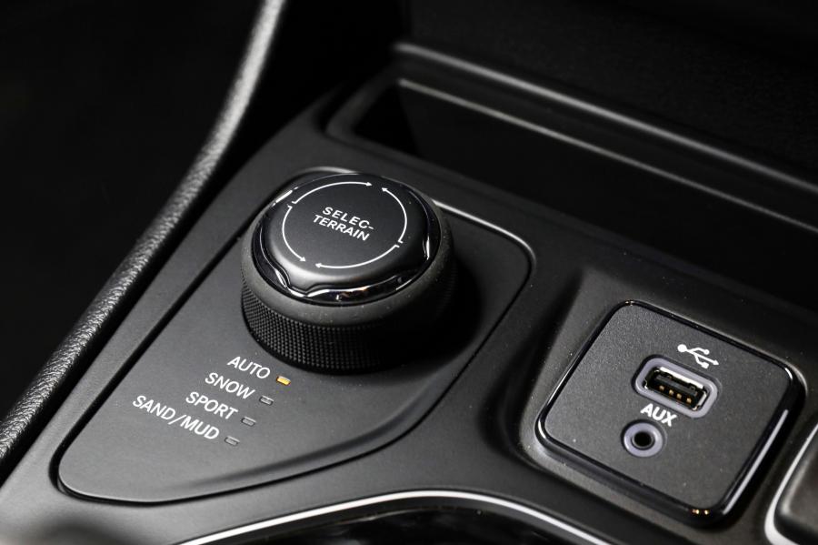 Детали интерьера Jeep Cherokee Limited (KL) 2018 года  (AU) (фото 7 из 31)